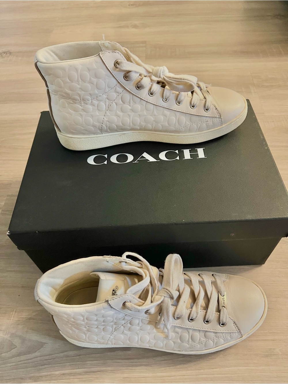 COACH C204 High Top Signature Leather Sneakers – Chalk – Women’s Size 8.5 B